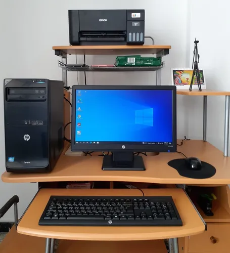 Computador Hp De Escritorio Core I3 Edición Windows 10 Pro (Usado)