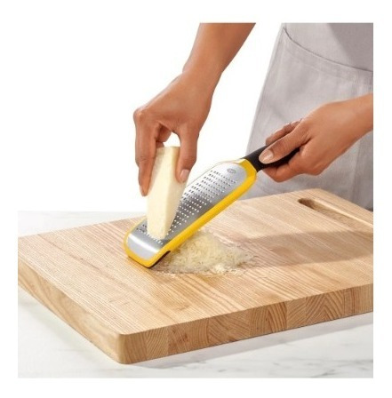 Imagen 2 de 4 de Rallador Zester Medium Oxo Quesos Duros Zanahorias Palermo