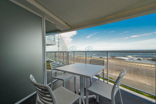 Apartamento En Peninsula, 2 Dormitorios *- Ref: 2221