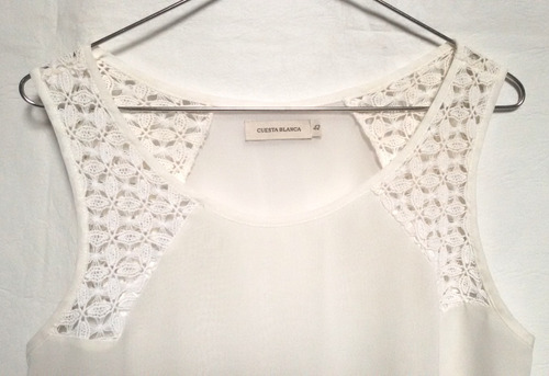 Musculosa Con Encaje En Los Hombros