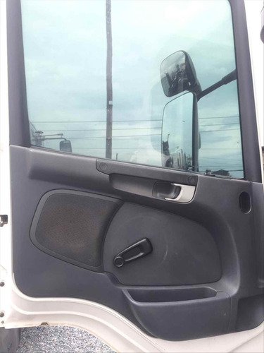 Imagem 12 de 15 de Scania P340 4x2 2010