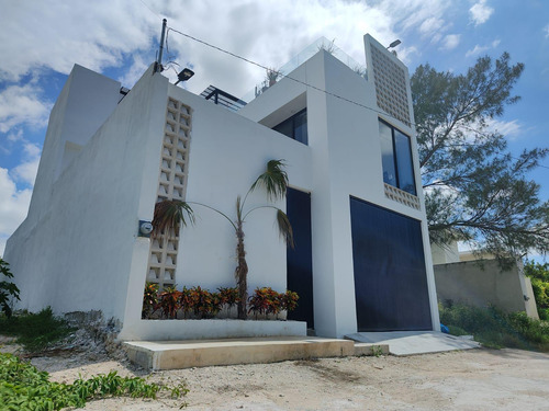 Casa En Venta Merida, Playa Chicxulub En 3ra Fila, Entrega Inmediata.