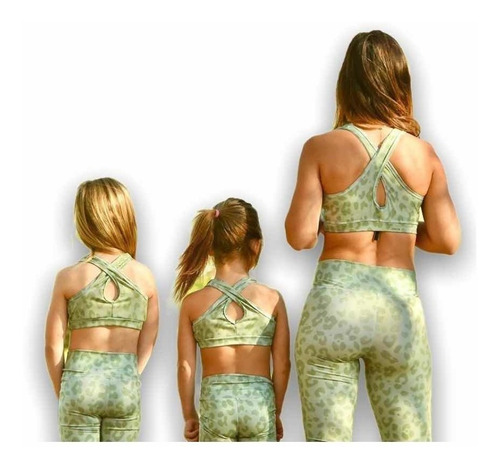 Imagen 4 de 6 de Top Deportivo Espalda Cruzada Lycra Print Military Bchic