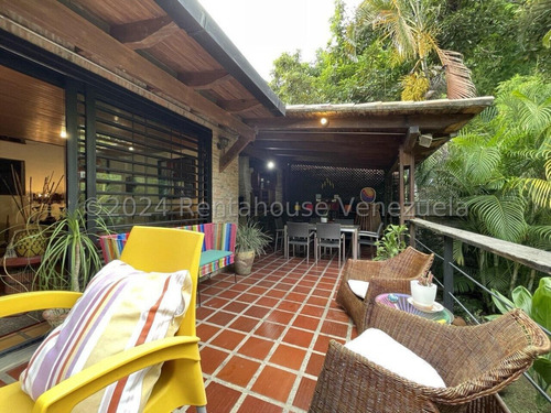 En Alquiler Hermosa Casa De Estilo Rústico En Calle Privada De Los Palos Grandes 24-12236