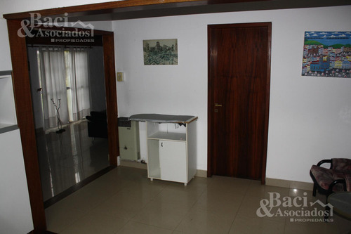 Casa Quinta En Barrio Los Rosaled