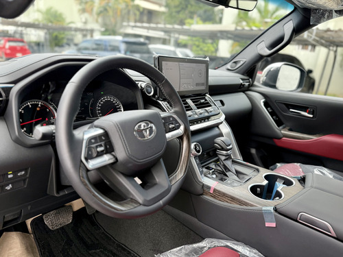 Toyota Land Cruiser Vxr 2025