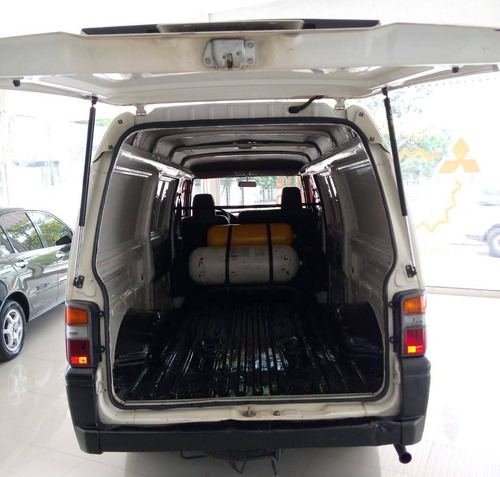 Imagen 4 de 6 de Mitsubishi Panel L300