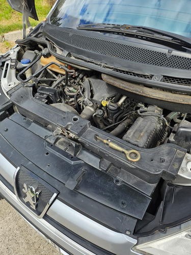Peugeot 807 2.0 St Hdi 7 As