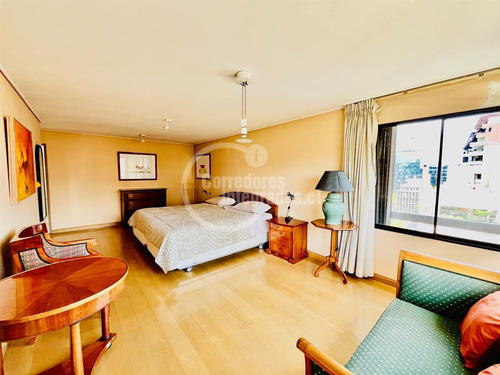 Amplio Departamento En Venta De 4 Dorm. En El Golf