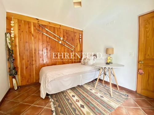 Los Romeros, Concón. Casa De Cómodos Espacios