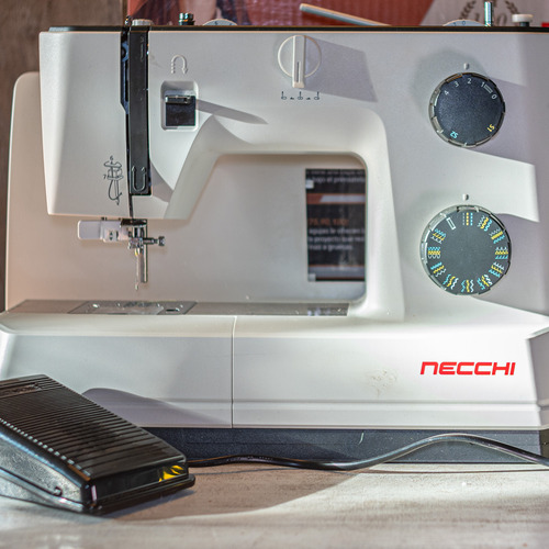 Máquina De Coser Necchi Q132a Portable Con Mesa Extensión (Usado)