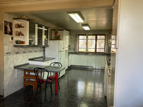 Casa Sólida Con Amplio Terreno, Cercano A Estación De Metro