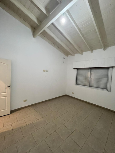 Alquiler Departamento De 3 Ambientes En Planta Alta Entrada Independiente !!!!