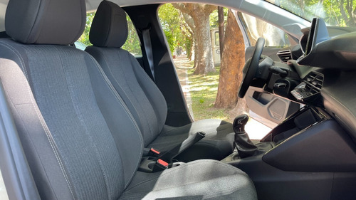 Imagen 24 de 25 de Peugeot 208 New Like 1.2