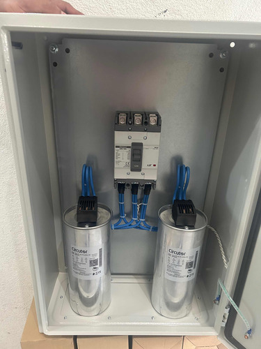 Banco De Capacitores Fijo 60 Kvar Con Interruptor Y Gabinete