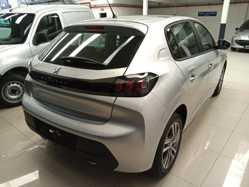 Imagen 18 de 25 de Peugeot 208 2023 1.6l Allure
