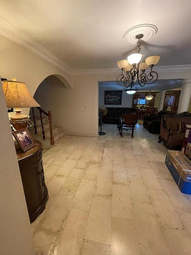 For Sale Casa En Los Cacicazgos De 3 Habitaciones Con 4 Parqueos