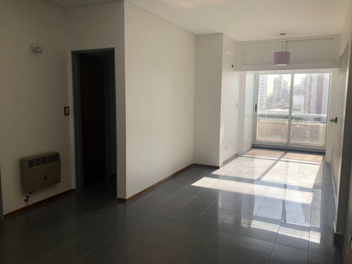 Venta De Departamento 2 Ambientes Calle Palaa