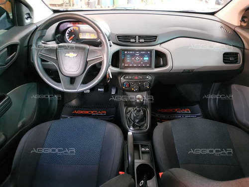 Imagem 12 de 15 de Chevrolet Onix 1.0 Mt Joy (flex) - 2017/2018 - Prata