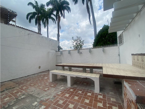 Casa En Venta Trigal Centro De 2 Niveles Calle Cerrada Cb-8062501