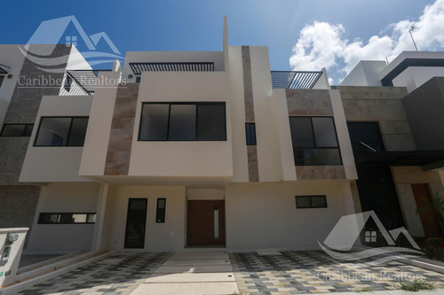 Casa En Venta En Arbolada Cancun / Codigo: Kcu3855