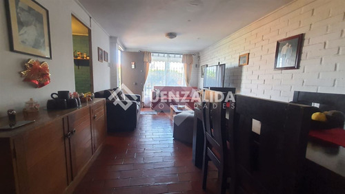Casa En Venta De 3 Dorm. En Maipú