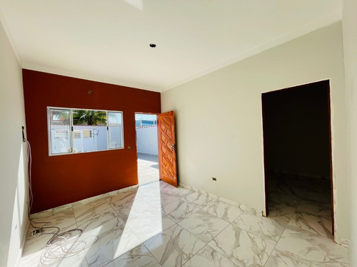 Imagem 9 de 12 de Ótima Casa Com Piscina, 1 Suíte E Ficando À 100m Do Mar Em Itanhaém, Sp. Aceita Financiamento Bancário.