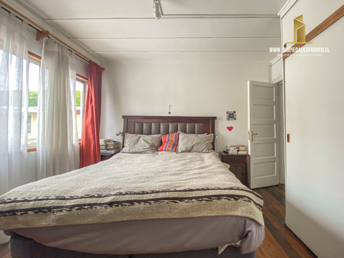 Los Orientes Vende Amplia Casa 4d 3b Pasaje Cerrado Viña