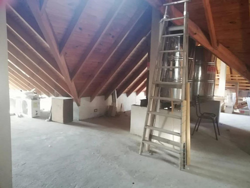 Casa En Venta - 4 Dormitorios 3 Baños - Cochera - 2.200mts2 - Florencio Varela