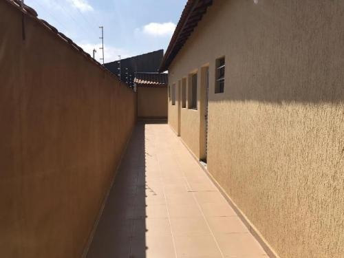 Imagem 10 de 14 de Casa Itanhaém Lado Serra 1km Da Rodovia Rua Calçada 2dorm