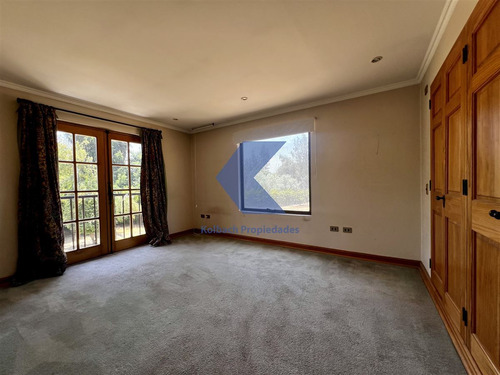 Casa En Venta De 7 Dorm. En Condominio Los Ciruelos, Colina