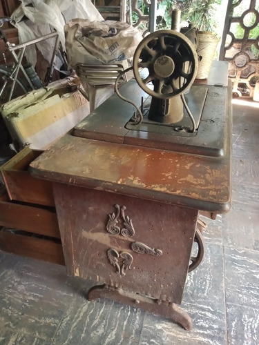 Antigua Máquina D Coser Singer A Pedal Con Cajonera Y Mueble (Usado)