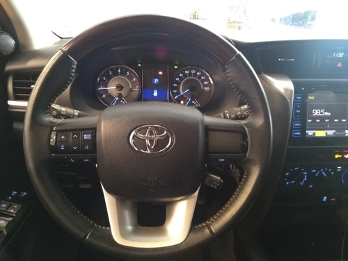 Imagem 8 de 12 de Toyota Hilux Sw4 Sr Aut. Flex 7 Lugares 2017 Com 40.500 Km