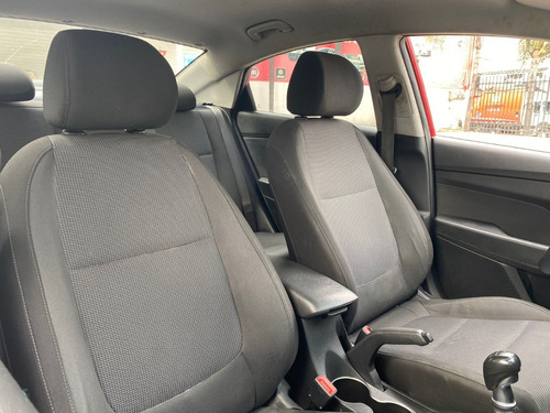 Imagen 12 de 15 de Hyundai Accent Mid Estandar
