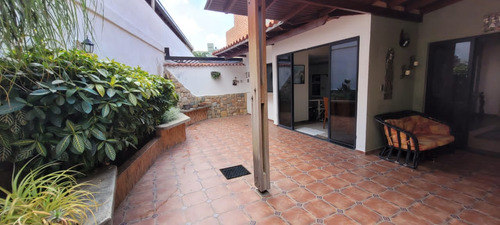En Venta Town House Amoblado En Mañongo (al)