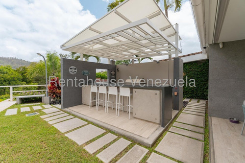 Se Ofrece En Venta Espectacular Y Hermosa Casa Quinta Ubicada En Los Geranios En El Hatillo