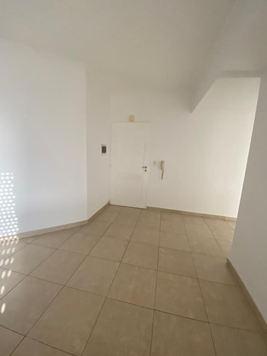 Venta Depto 2 Amb Con Patio De 25 Mts - Caseros