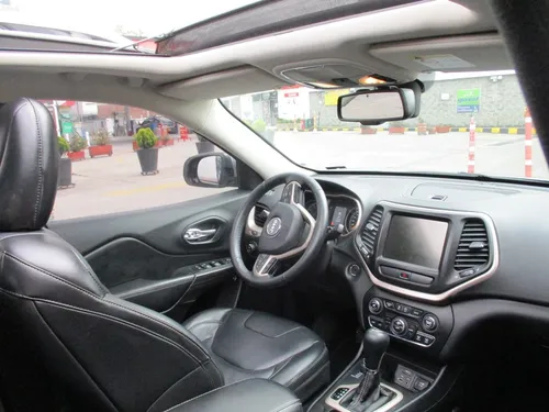 Jeep Cherokee LONGITUDE PLUS 4X4 3200CC AT AA
