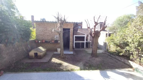 Encantadora Casa De 3 Dormitorios Con 2 Cocheras, Patio, Galpón Y Parrillero - ¡ideal Para Familias! - Zona Progreso