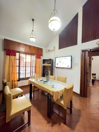 Oportunidad!!! Casa 4 Dorm, Cochera P/3 Vehiculos, C/pileta B° Ayacucho