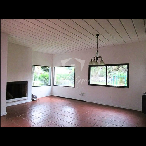 Casa De 3 Dormitorios, En Una Planta, Jardin, Galeria, Parrilla. Barrio La Carmela Pilar
