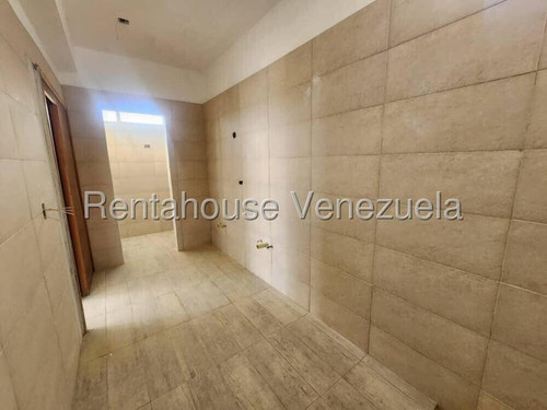 Estupenda Casa En Venta En Alto Hatillo. N E G O C I A B L E
