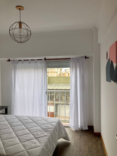 Imagen 7 de 8 de 2 Amb Totalmente Reciclado Y Amueblado - A La Calle Con Balcon Frances - A Una Cuadra Del Mar