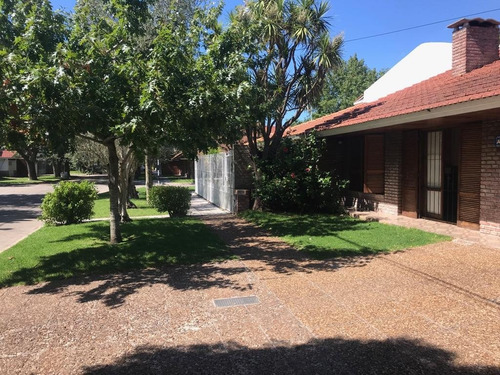 Venta Chalet 4 Amb En Constitución Con Parque - Excelente Entorno (toma Permuta Por Depto En Edificio Moderno)