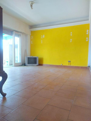 Imagen 8 de 14 de Vta. 2 Amb. Frente. Balcón Terraza. Vista Abierta. Kitchenette Y Baño Con Ducha. Oportunidad!