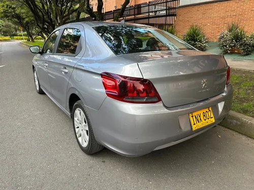 Peugeot 301 1.6 Allure Automático
