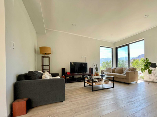 Casa Con 5.000 M2 De Terreno Con Piscina (82768)