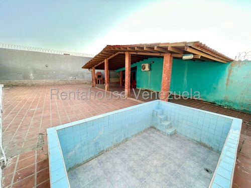 Erika Armeya Vende, Casa En La Urbanizacion Santa Cecilia De Cabudare. Flex: 25-20453