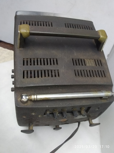 Televisor Portátil Sony Solid State Modelo 900-retrô-anos 60 (Usado)