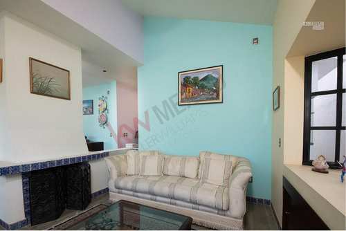 Casa En Venta De Una Planta Autosustentable Y Construida En Dos Lotes En Mayorazgo Residencial.
